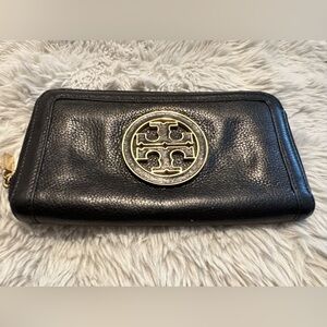 Tory Burch Amanda Zip Wallet